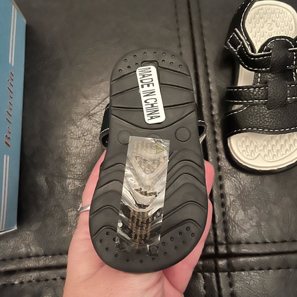 New in box Size 2 baby sandals - Picture 3 of 5